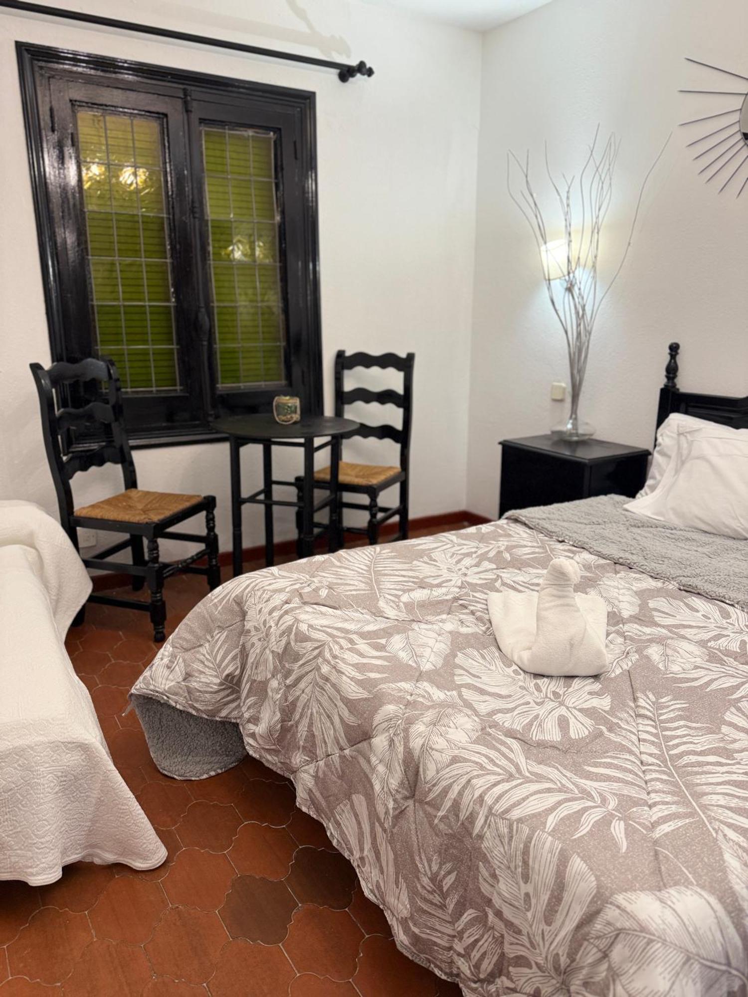 El Valle Hostal Restaurante La Pradera de Navalhorno Eksteriør bilde